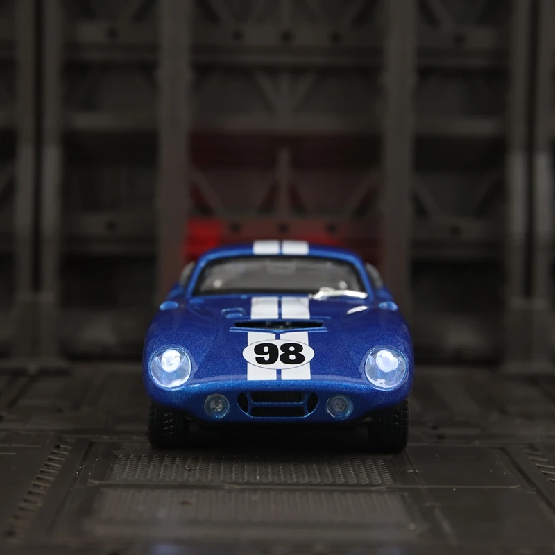 

1:32 имитация Ford Shelby Cobra, модель автомобиля из сплава, украшение, дверь может открыть, богатые детали, тонкая работа