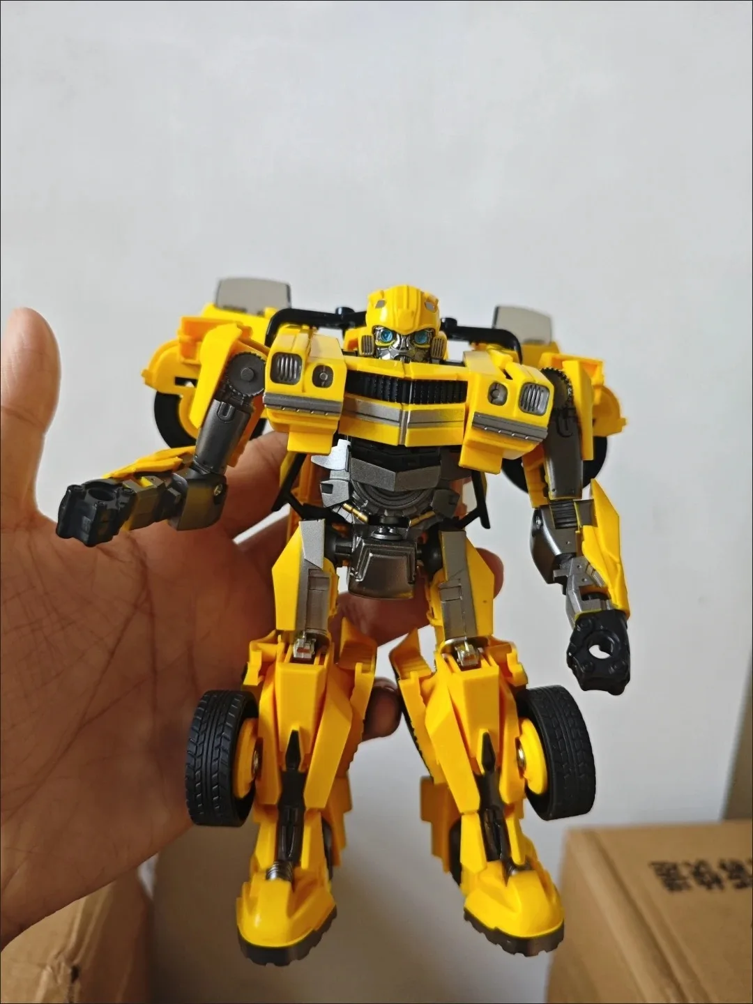In Stock Transformation Toys TW1032B Dark Bee TW-1032 Yellow Bee Action Figures Robot Model Boy Christmas Gift