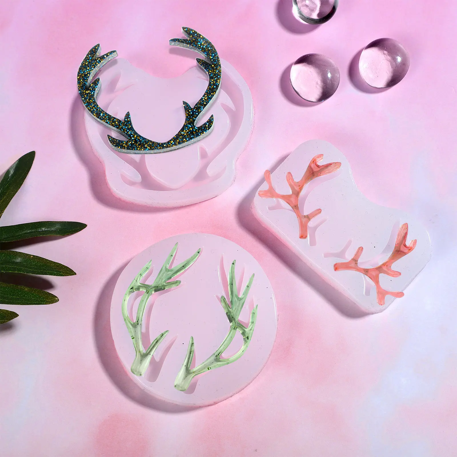 3Pcs Antler Pendant Molds DIY Silicone Jewelry Making Mold Epoxy Resin Silicone Mold for Necklace Earrings Keychain Cake