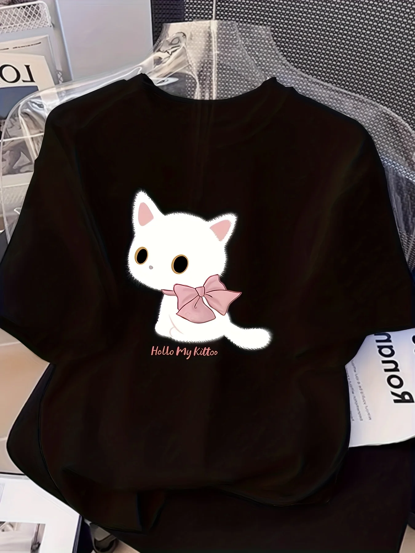 American Vintage Cartoon Short Sleeve T-Shirt with A Little Cat Wearing A Bow Print Round Neck College Style Tops Clothes Female