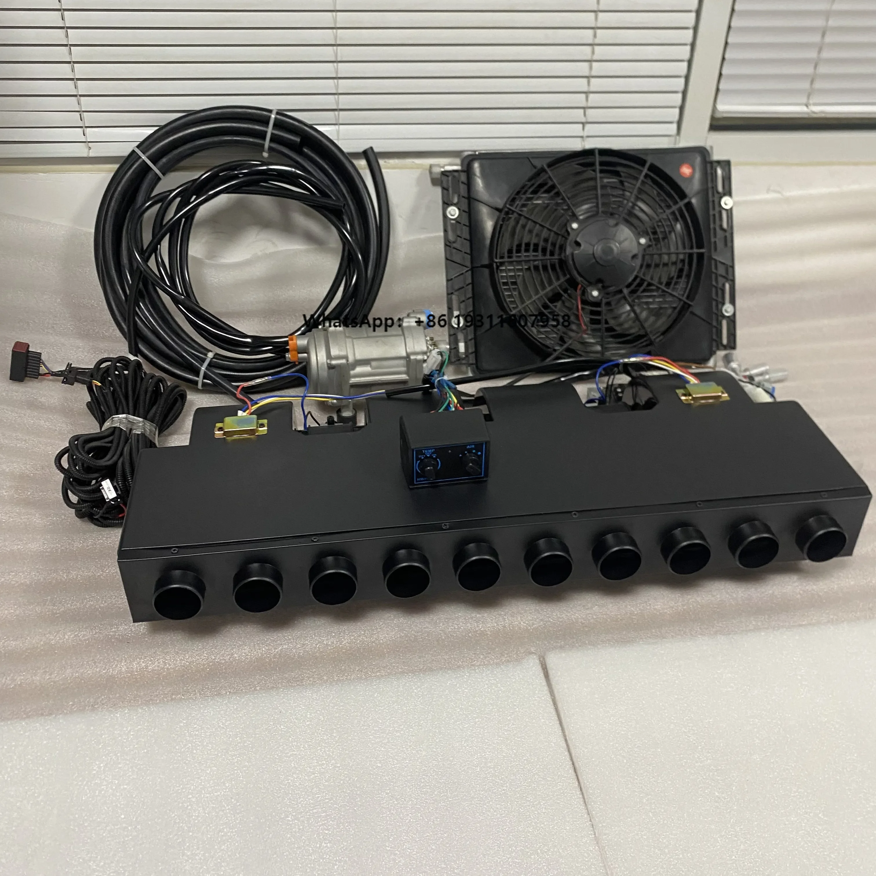 

Universal Ac 12v Car air Conditioner 9600btus 2800w Van air Conditioner With a High-efficiency Low-power Consumption