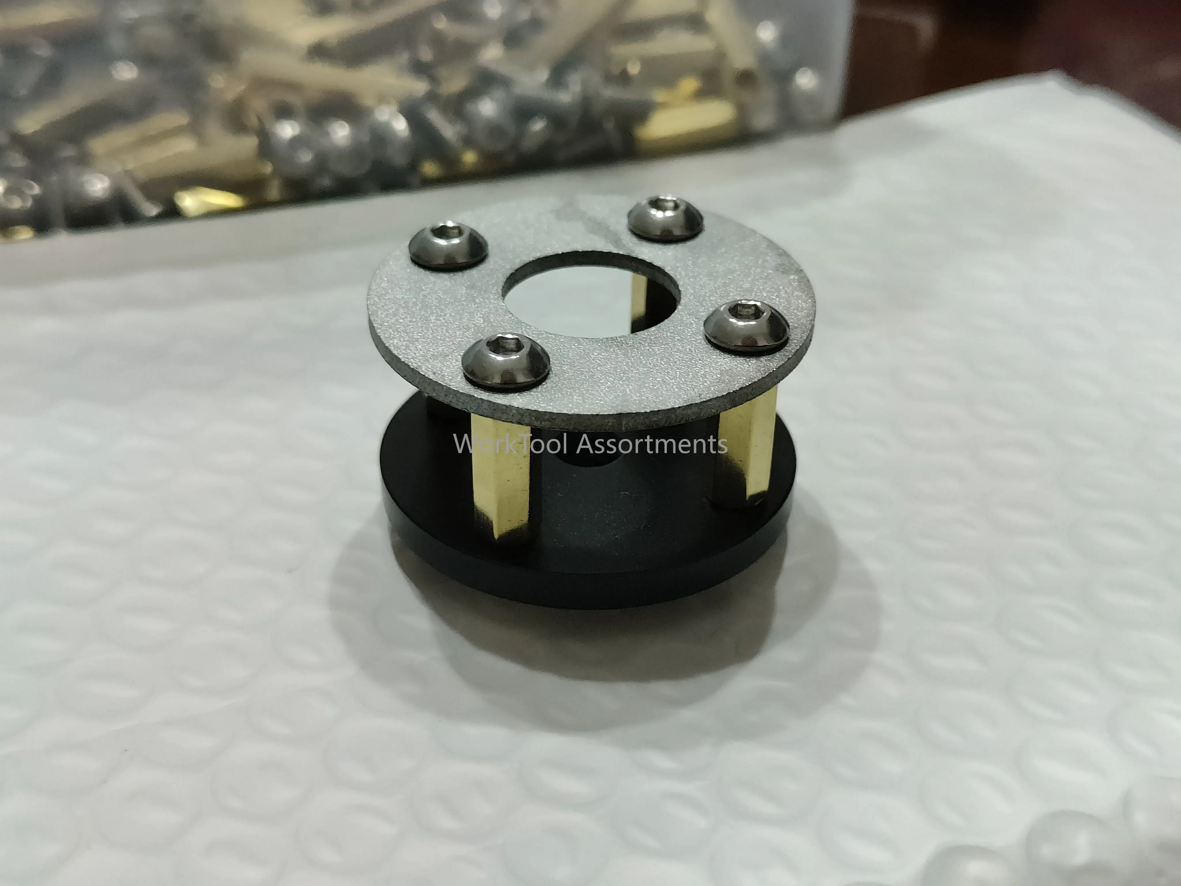 Antenna tripod base, pipe head to 1/4 thread adapter