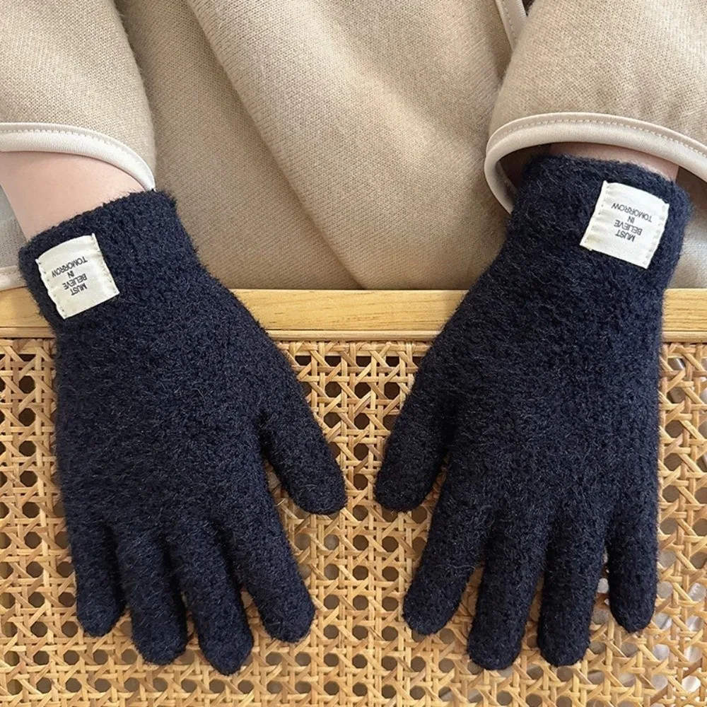 قفازات محبوكة سميكة عصرية للحماية من البرد، قفازات شتوية بلون سادة، قفازات مقاومة للبرودة للنساء