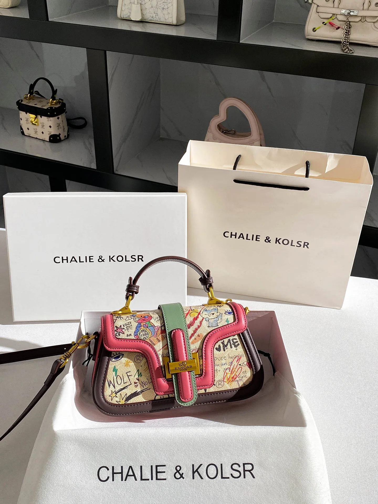 sac-bandouliere-en-forme-d'ours-de-dessin-anime-sac-a-main-souple-en-forme-de-coussin-taille-moyenne-mode-decontractee-pour-femme-nouvelle-collection-printemps