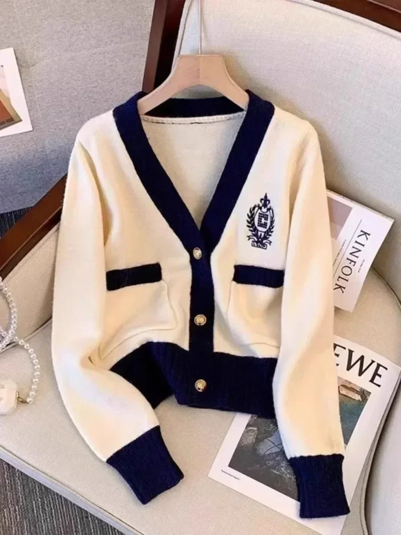 Classics Fashion Badge V-neck Short Jacket Slim Fit Knitted Cardigan Office Lady Streetwear Sweater Coat Autumn Long Sleeve