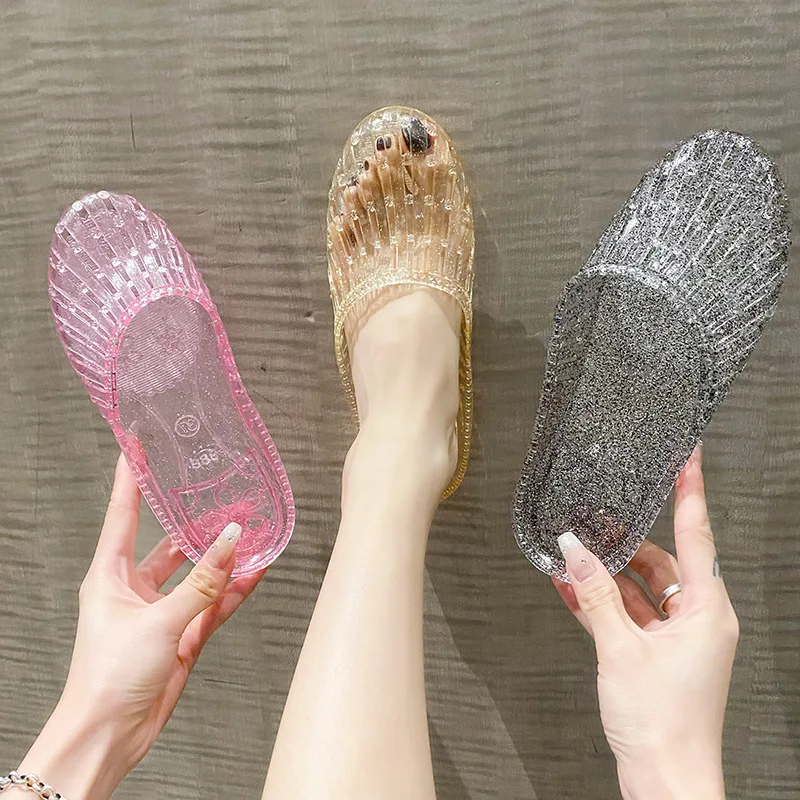 ​ شرائح شفافة مقاومة للرائحة، نظام ثقب التهوية، نعل محكم غير قابل للانزلاق، ديكور صغير مريح داخلي