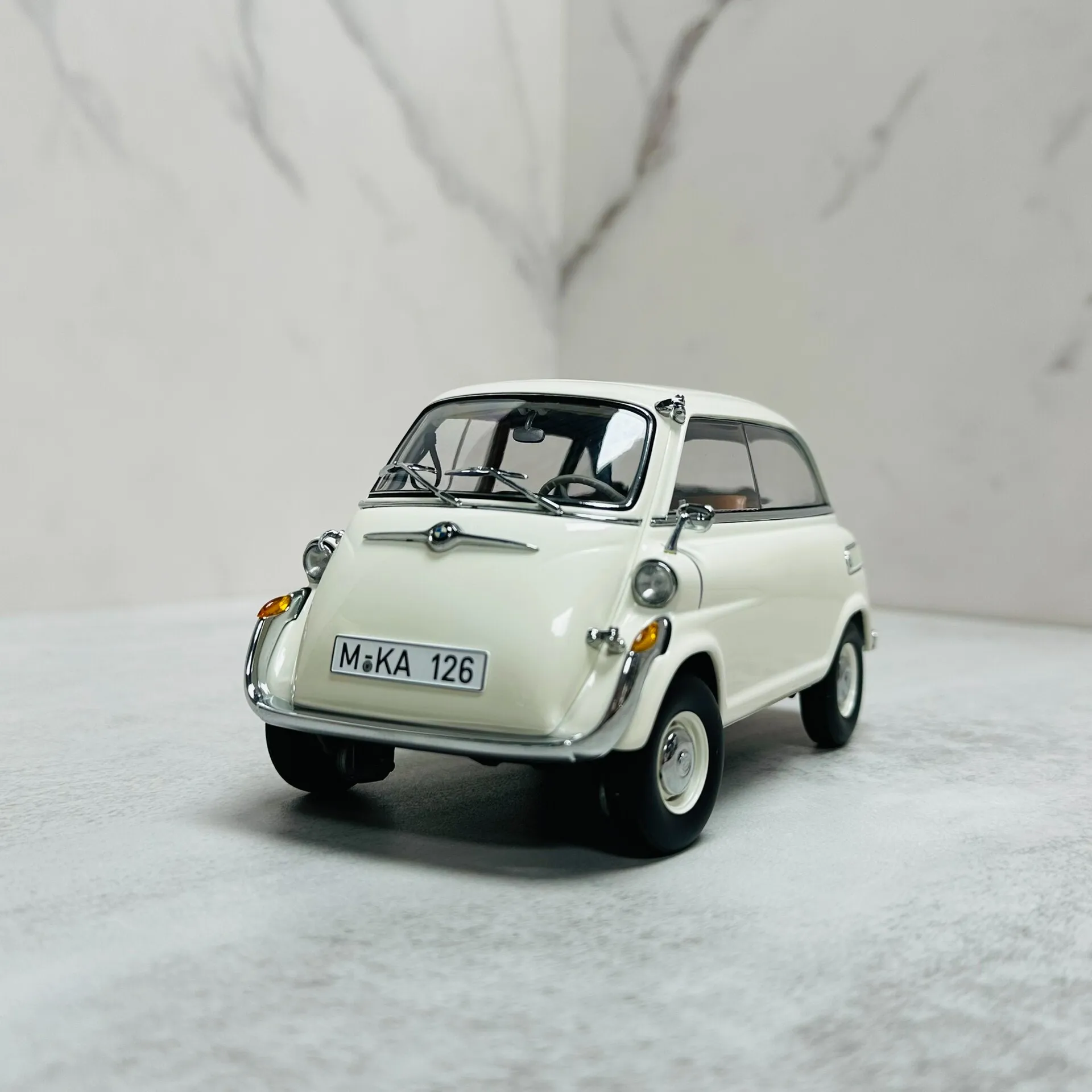 Autoart 1:18 600 Weißer Eierwagen Simulation Limited Edition All Open Alloy Metal Statisches Automodell Spielzeug Geschenk