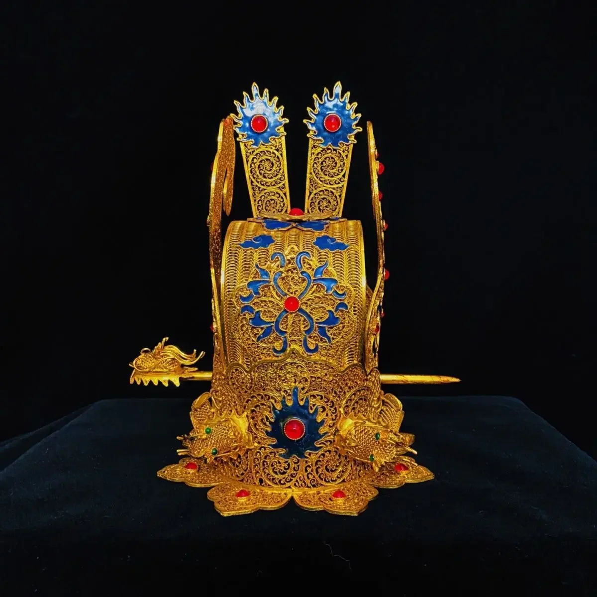 Old collection treasures, antiques, high relief carving, cloisonne craftsmanship, dragon crown inlay, intact without bumps