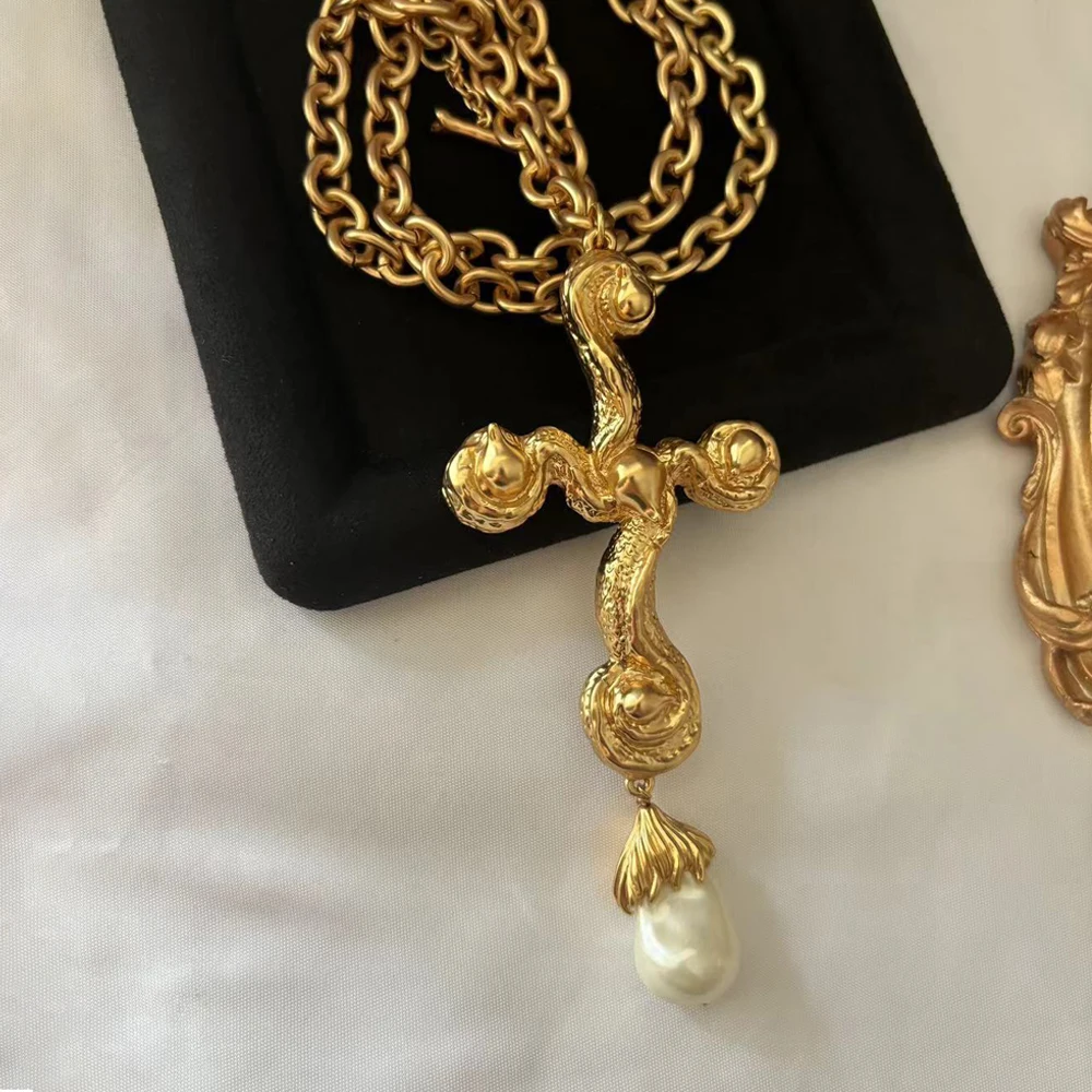 Vintage Baroque Pearl Necklace Women Personality Exaggerate Trendy Light Luxury Copper Delicate Tassels Jewelry Pendant Deluxe
