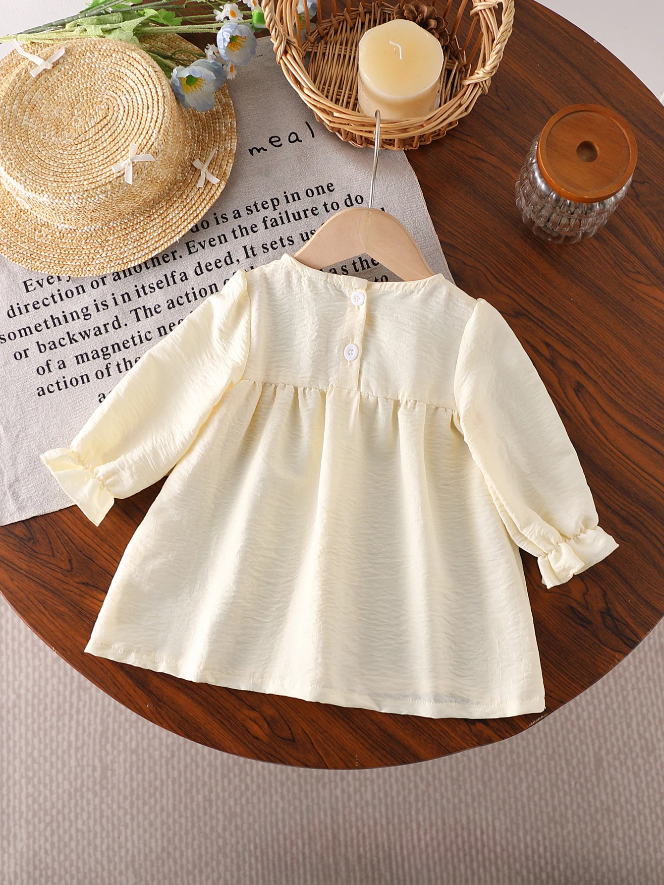 Fashionable Casual Floral Embroidery Round Neck Long Sleeve Loose Version Baby Girl Dress for Autumn (Excluding Hat)