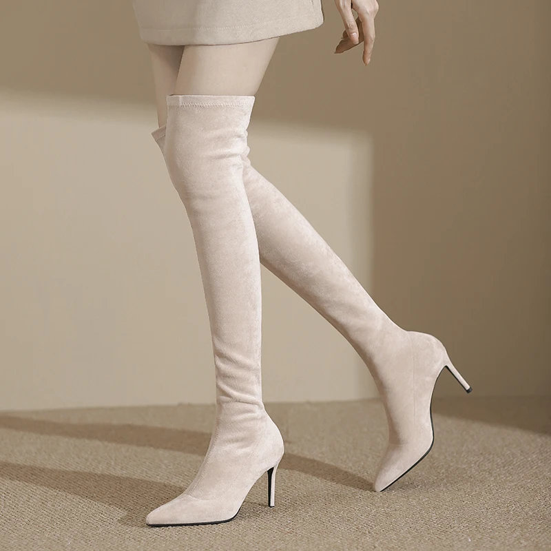 Obrázek 5: Jaro a podzim z 2025 apricot-colored high-heeled elastická over-the-knee boty s špičaté tipy a elegantní thigh-high boty