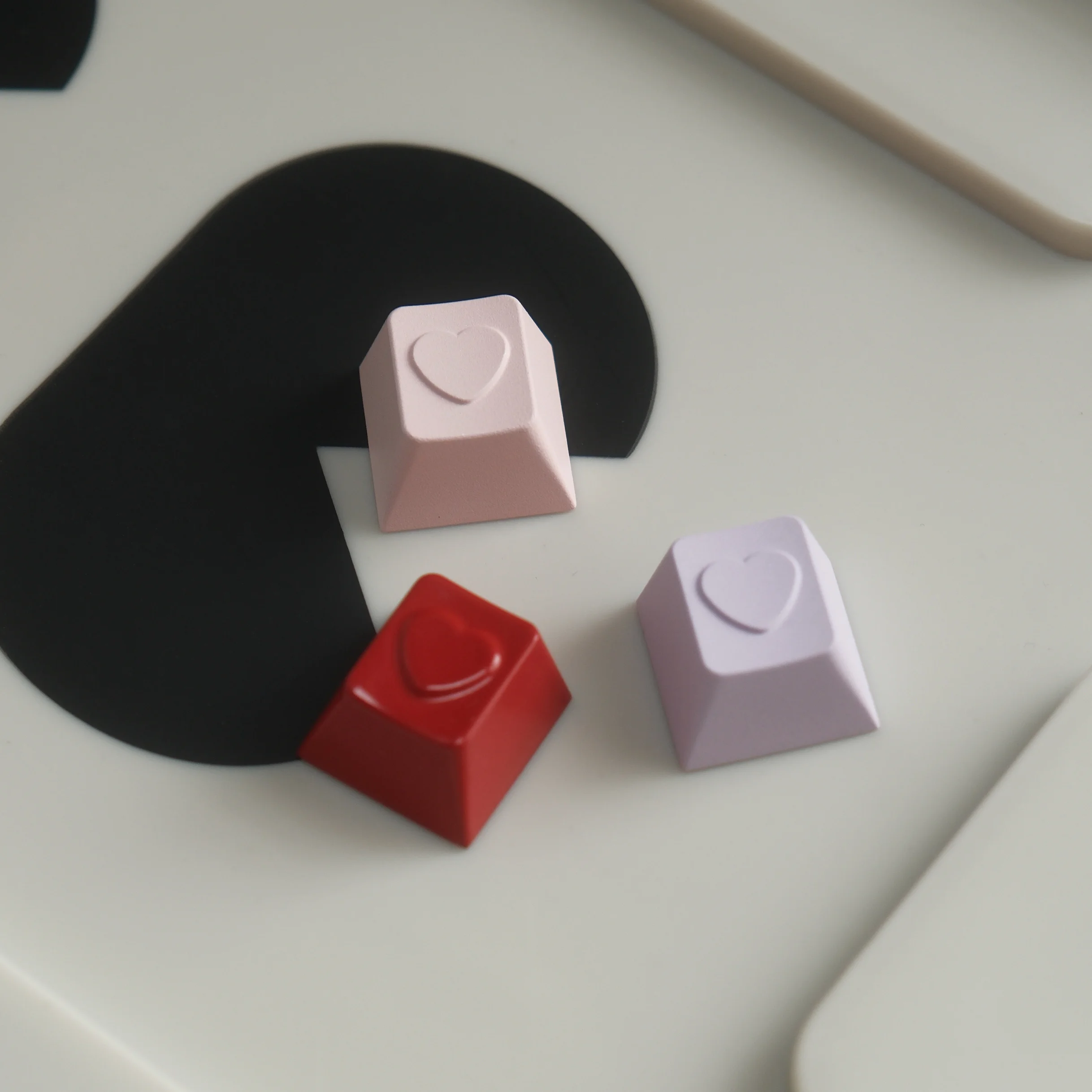 

Любовь Keycap Личность Простая металлическая клавиатура ESC с ЧПУ Индивидуальная клавиатура Оригинальная механическая клавиатура R4 1u