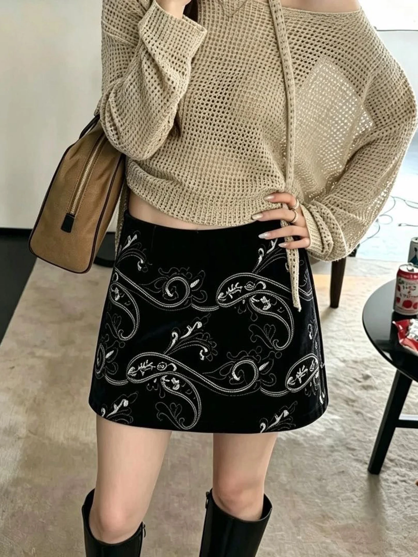 Retro Embroidered High Waist A-Line  Skirt for Women Korean Style Fashionable Versatile Short Skirt Commute Friendly