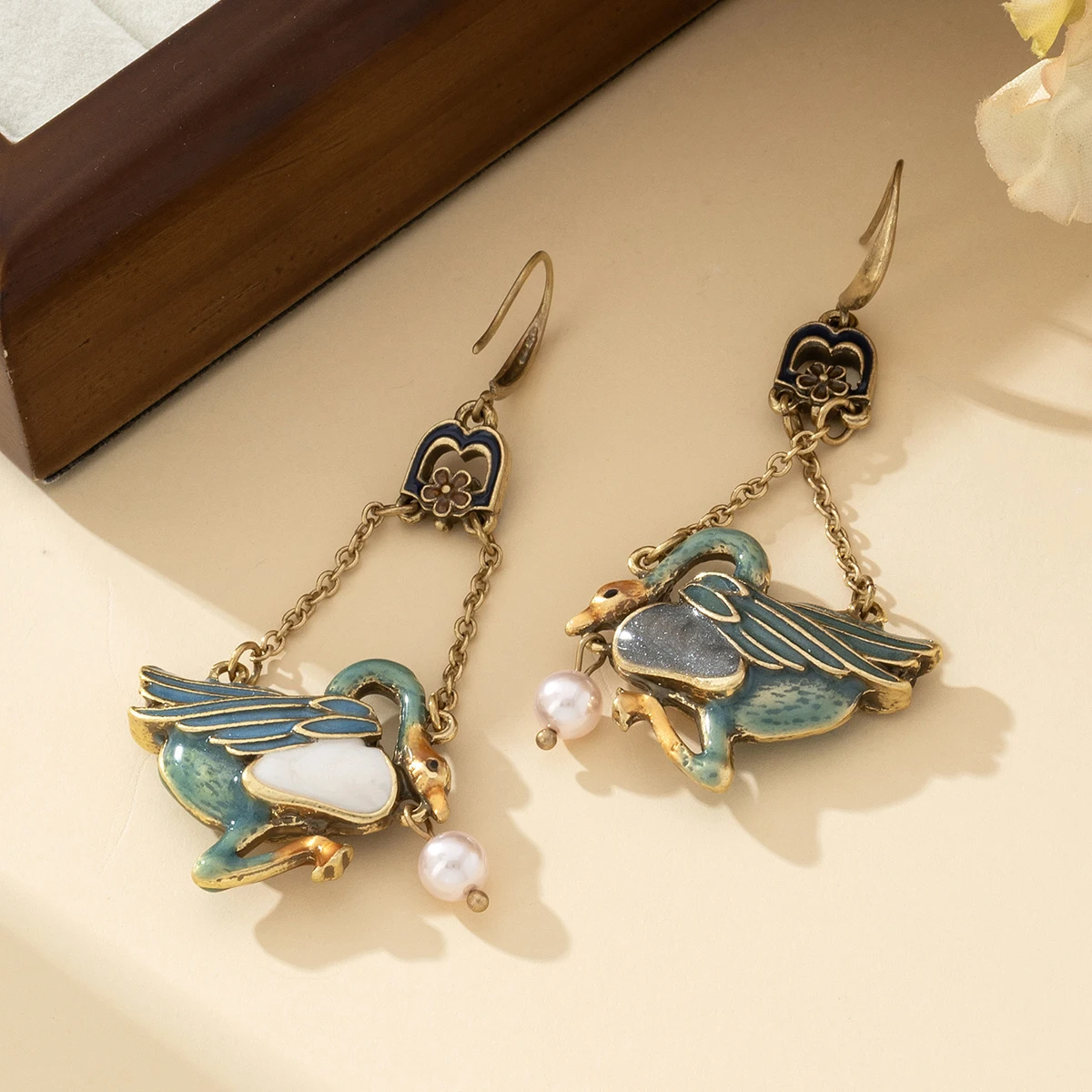 Swan Personalized Design Earrings Exaggerated Style Medieval Earrings Dripping Glaze Design Retro Earrings Elegant Trendyy Design Women Wear Heavy Industry Long Earrings Accessible Luxury Double-Sided Two-Color