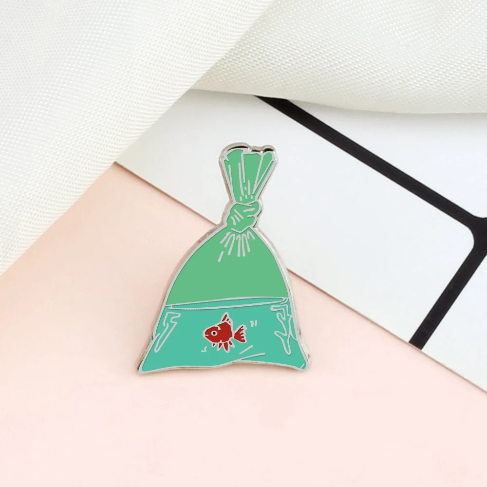 Cute Red Goldfish Brooch Cartoon Fishnet Green Fish Bag Enamel Pin Bag Denim Clothes Lapel Pins Badge Gifts for Children Jewelry