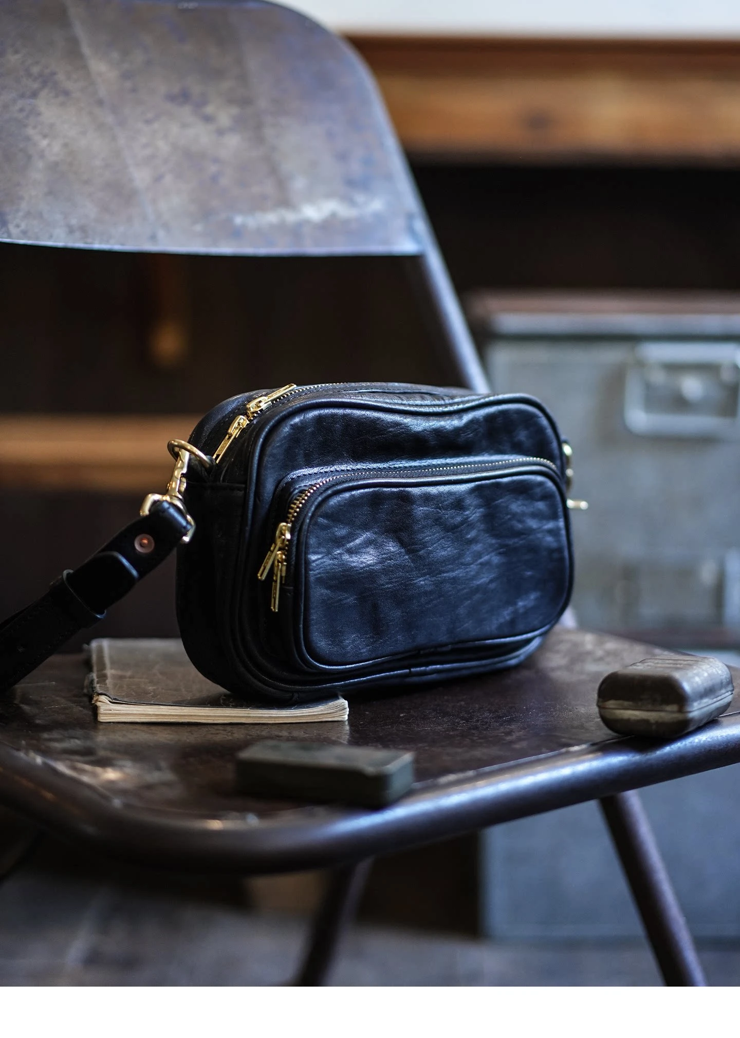 PNDME einfache, handgefertigte Vintage-Umhängetasche aus hochwertigem Echtleder für Herren, lässige Designer-Luxus-Schultertasche aus echtem Leder. – Detail 12