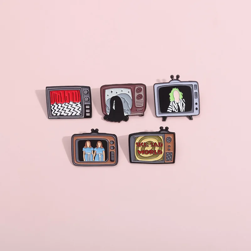 Horror Halloween TV Enamel Brooch Creative Ghost Dinosaur Blood TV Metal Badge Punk Color TV Lapel Pins Jewelry Gifts For Friend