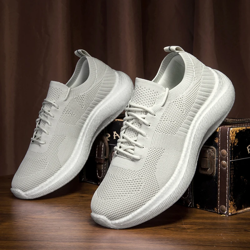 

2025 Unisex Breathable Casual Flying Woven Lightweight Sport Sneakers Slip-on Non-Slip Jogging Shoes for Couples Women Men
