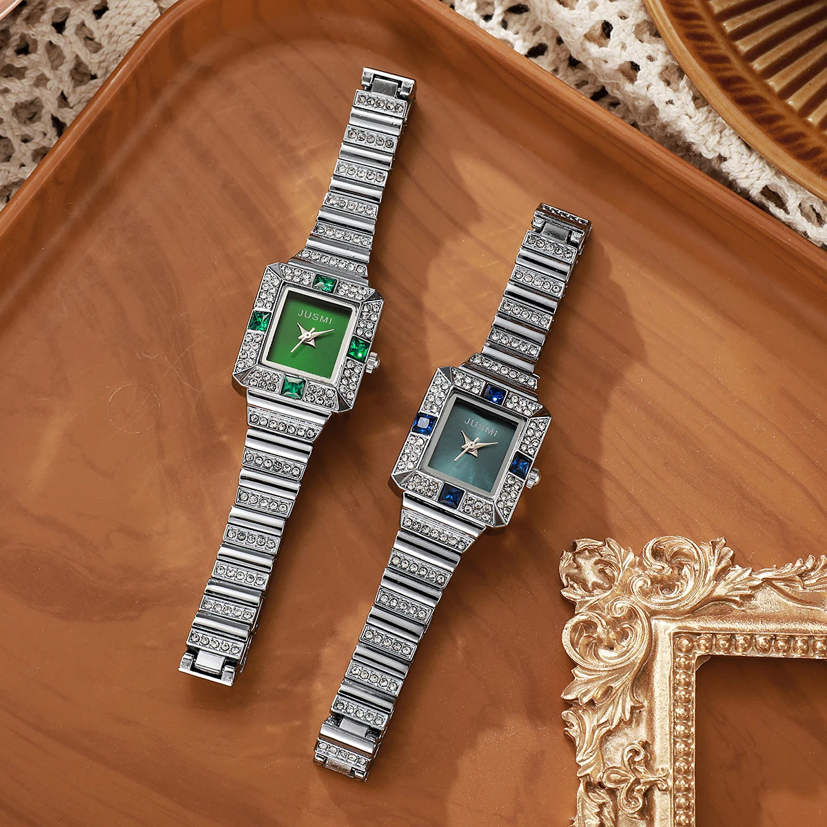 

Роскошные женские часы с квадратным циферблатом, изумрудно-зеленым циферблатом, ремешком с кристаллами, элегантные кварцевые наручные часы
