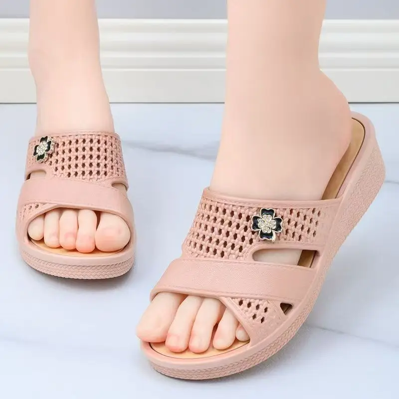 

Women Open Toe Hollowed Wedges Slippers Summer New Thick Sole Non Slip Breathable Home Slippers Fashion Outdoor Slippers Sandals