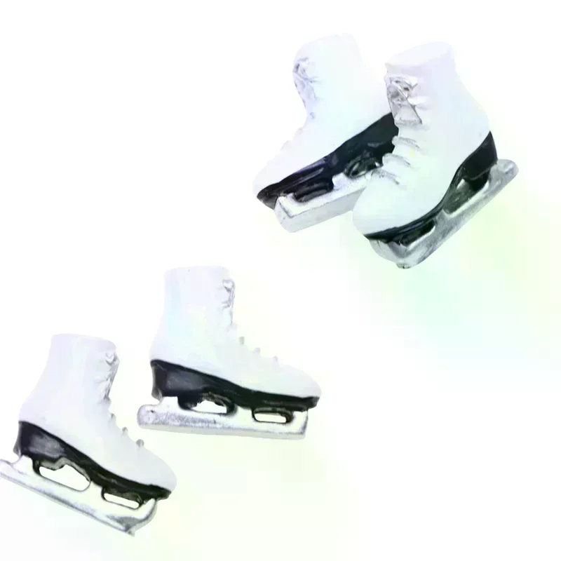 Doll Accessories Dollhouse Mini Simulation Skating Shoes Prop Model For Kid Doll Roller Skates Decorative Gift Kids Toy 1Pair