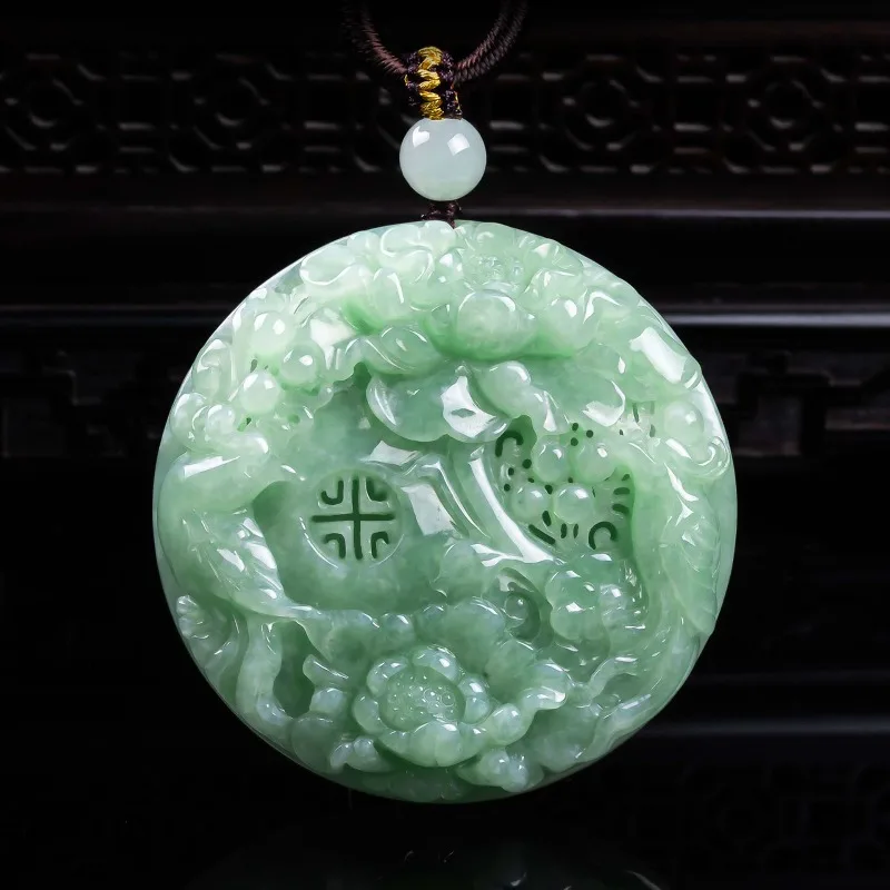 

Натуральный нефритовый кулон класса А с изображением цветущего цветка, богатый и роскошный, объемный, трехмерный, изысканный, из высококачественного нефрита.