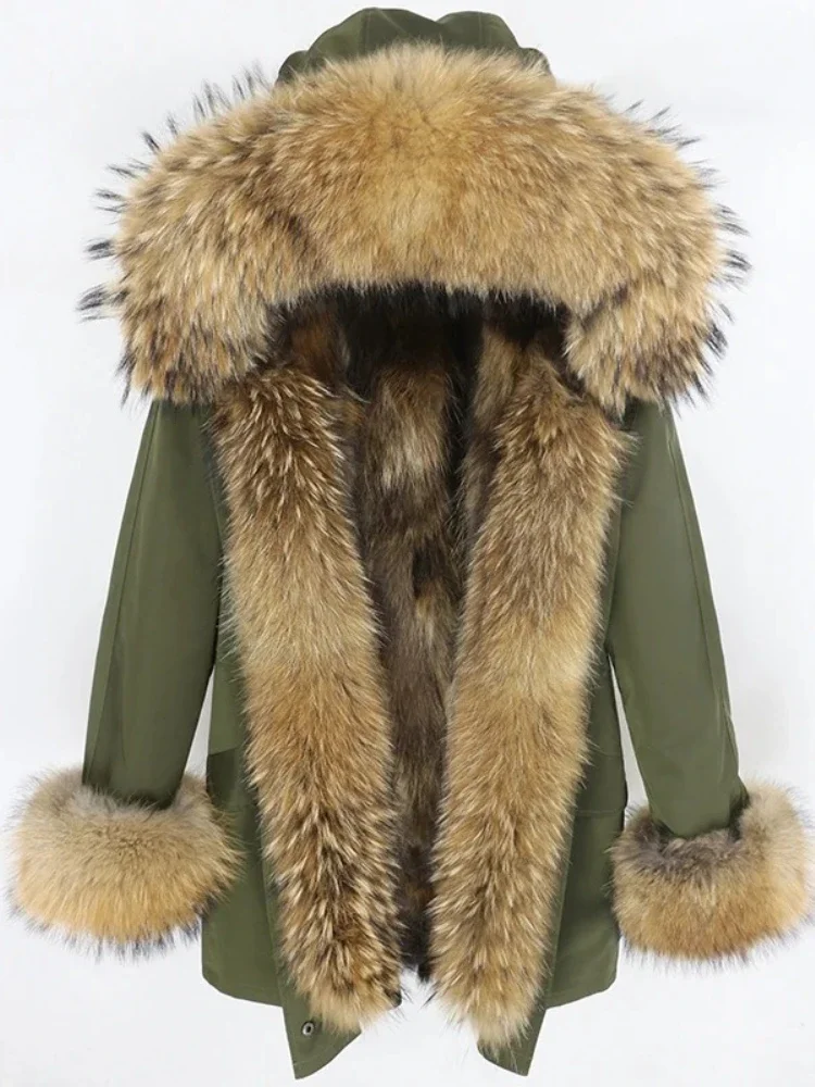 سترة شتوية نسائية جديدة لعام 2025. سترة طويلة معطف فرو الثعلب الحقيقي بياقة من فراء الراكون الطبيعي