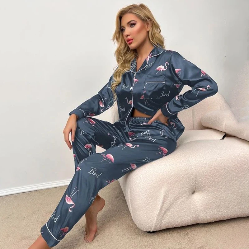

Женский атласный пижамный комплект с принтом фламинго, топ с длинными рукавами и лацканами на груди, карманы и длинные брюки, удобная одежда для сна свободного покроя, пижамы