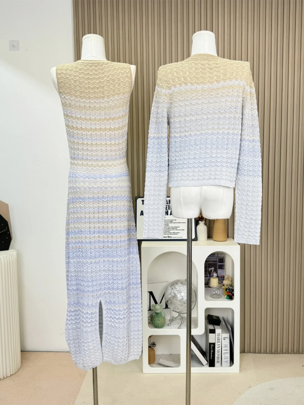 French Gradual Change Color Round Neck Design Sense Knitted Cardigan Vest Dress Fashion Two-piece Suit Women