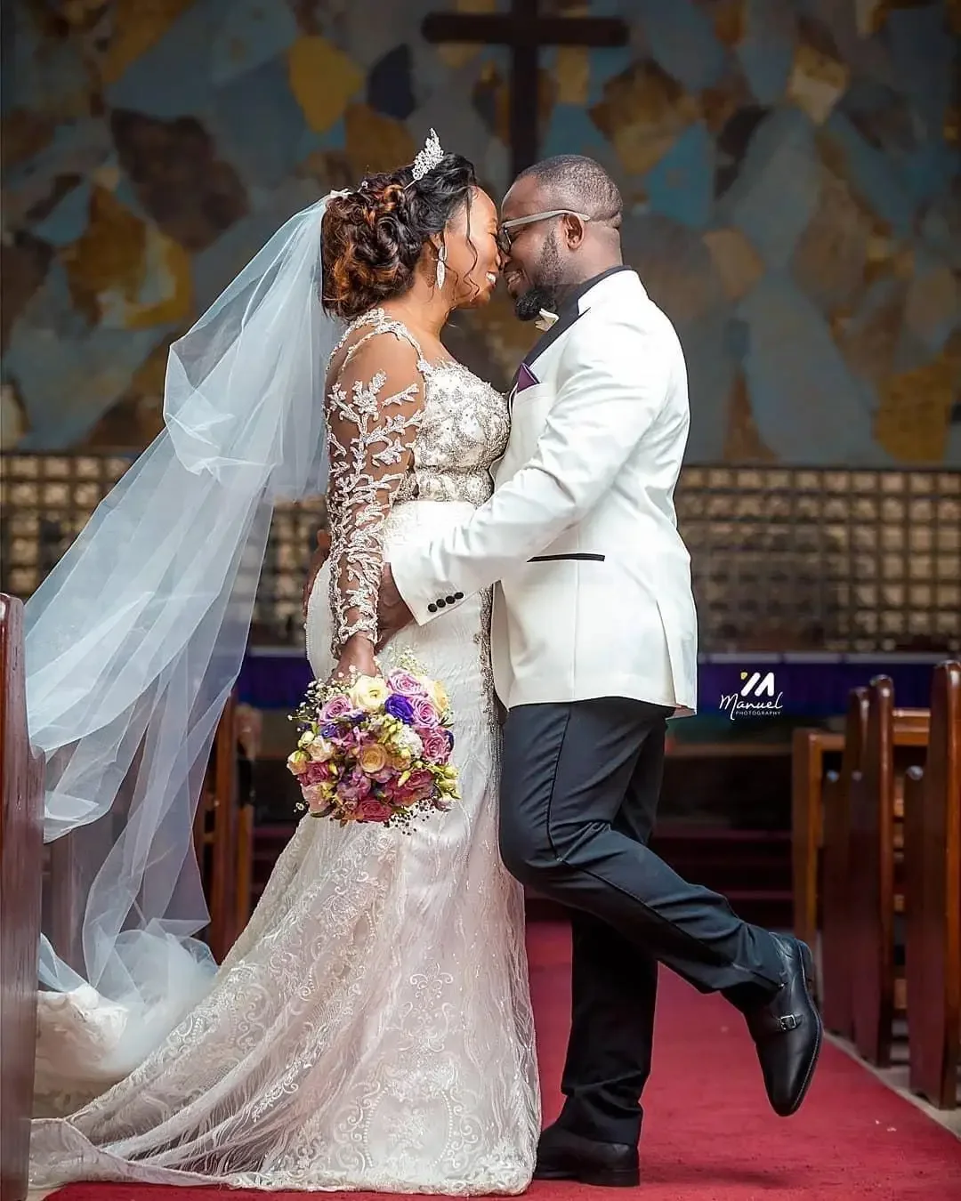 Vestidos de novia de sirena africanos personalizados de talla grande, vestidos de novia de manga larga con ilusión de cuello redondo transparente con cuentas de encaje lujoso árabe