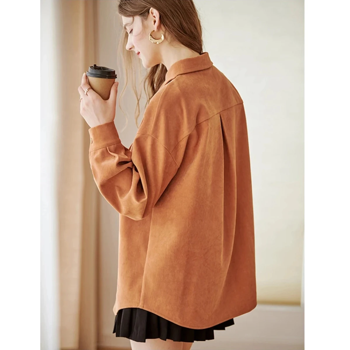 OLrain 여성용 중간 길이 빈티지 코듀로이 셔츠 가을 신착 솔리드 골든 장식 버튼 루즈 피트 셔츠 O57QC55565