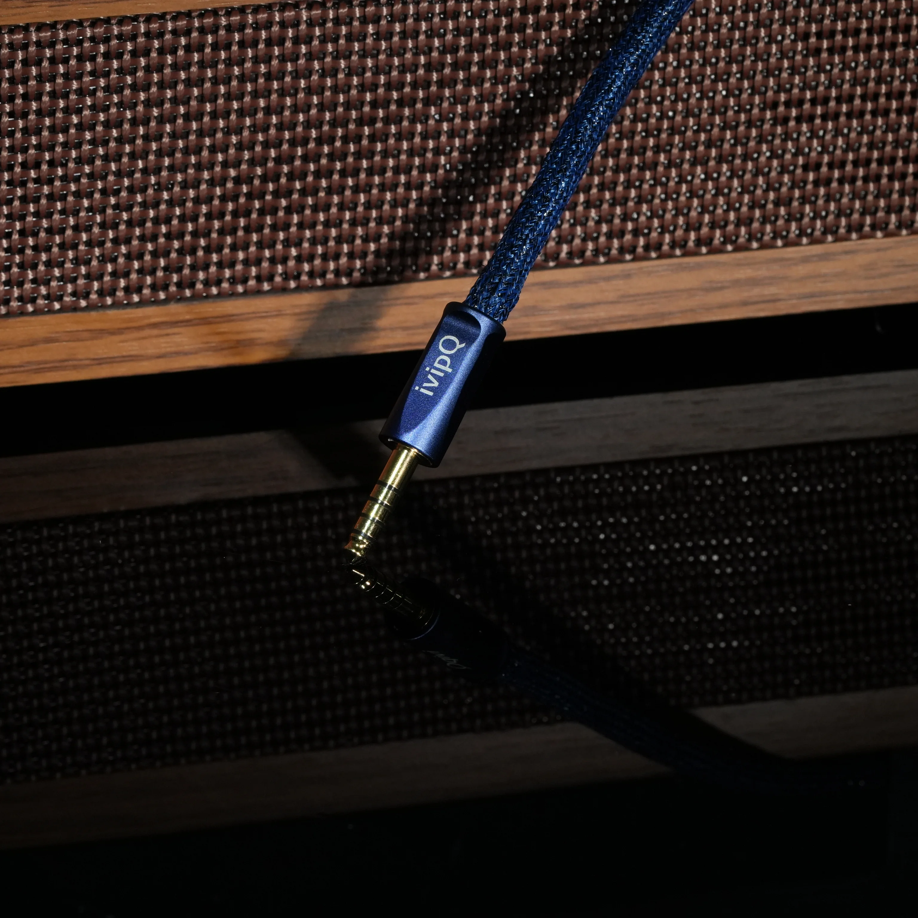 ivipQ-565 HIFI Earphone upgrade cable Multi-layer shielding Stronger anti-interference signal Cleaner clearer sound