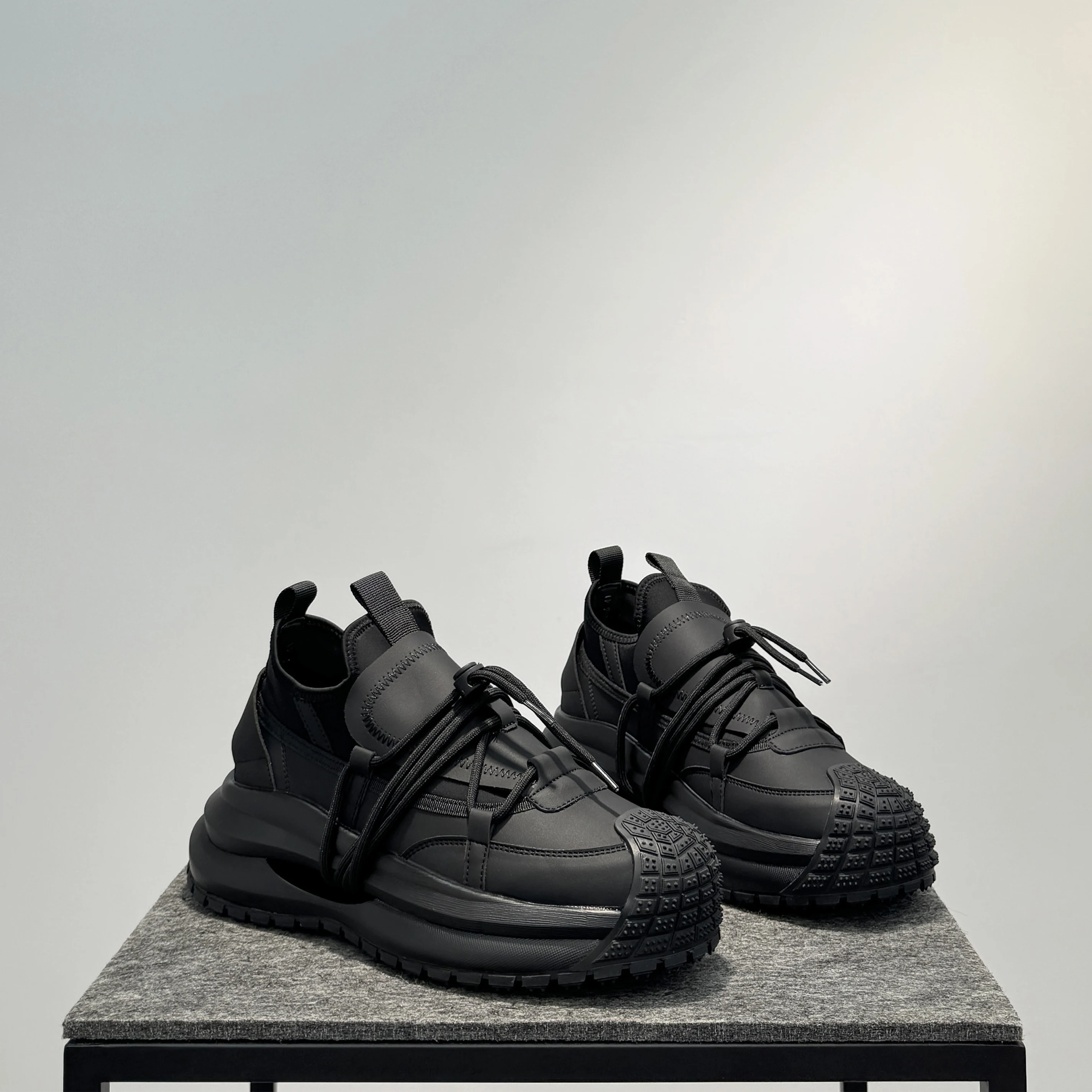 

Winter velvet warm cotton shoes trendy black thick sole heightening one pedal sports and leisure shoes