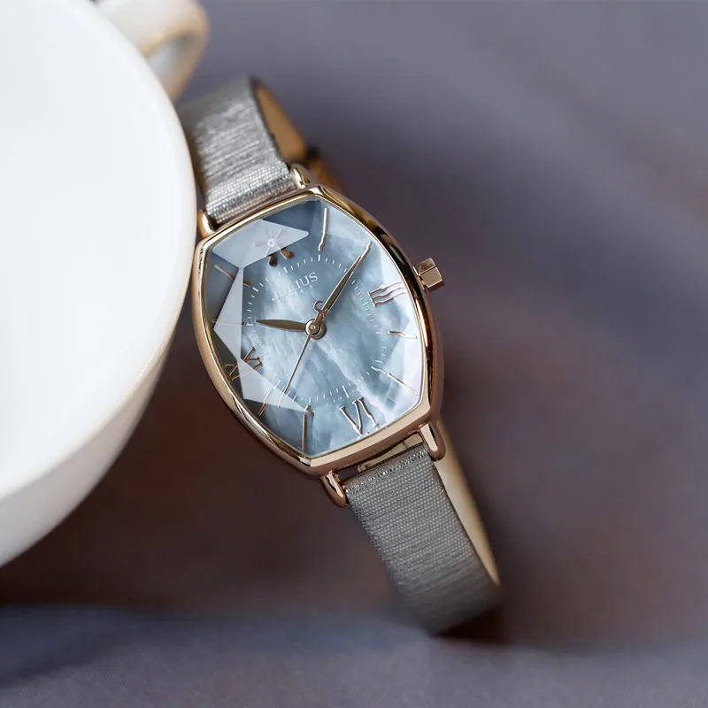 ساعات نسائية عصرية وأنيقة، ساعة يد كوارتز جديدة، هدايا رائعة للسيدات، ساعات نسائية عصرية وفاخرة.