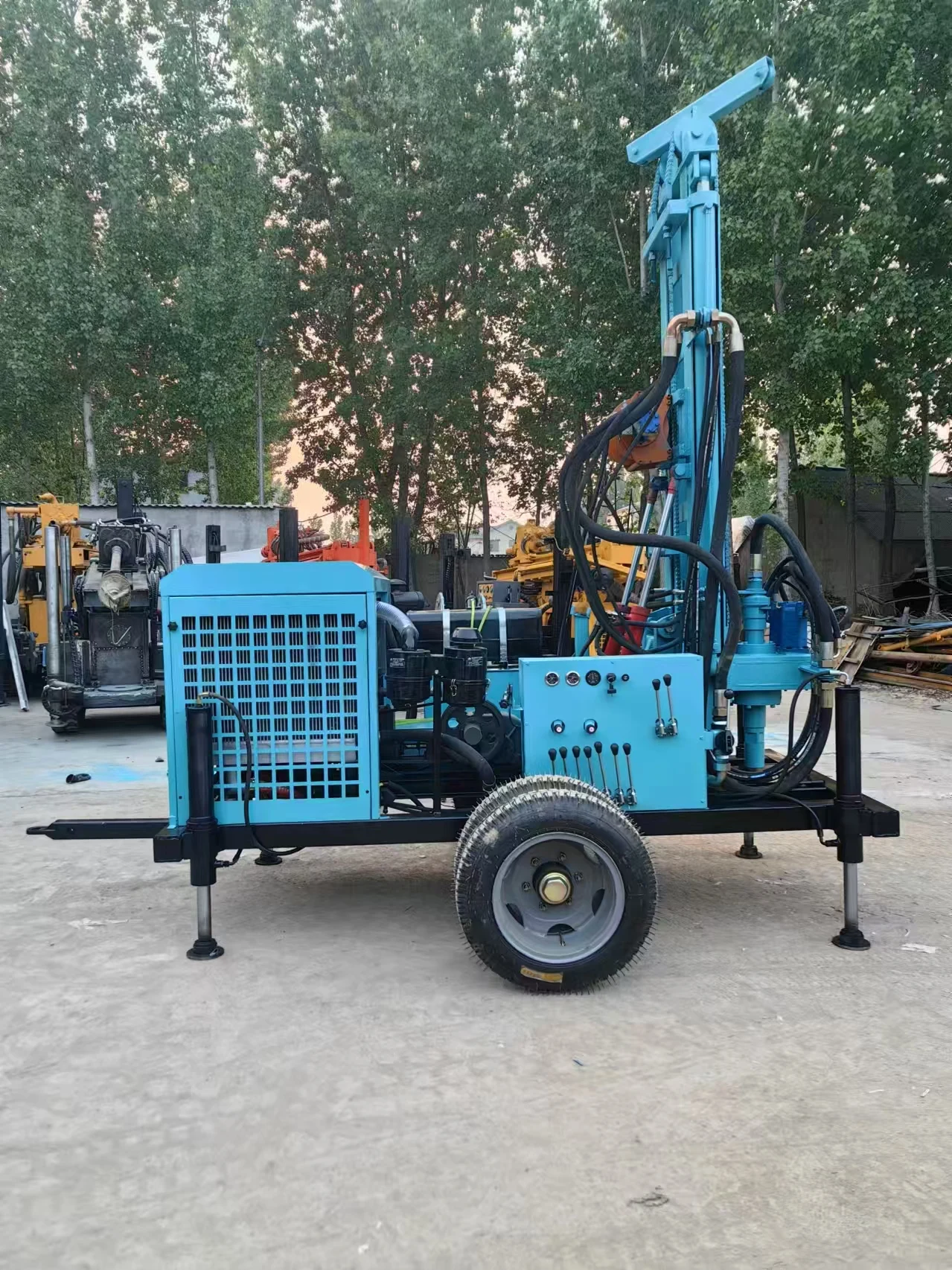 カスタマイズ可能な300m水井戸掘削装置は、次世代のモビリティと専門的な掘削能力を組み合わせています