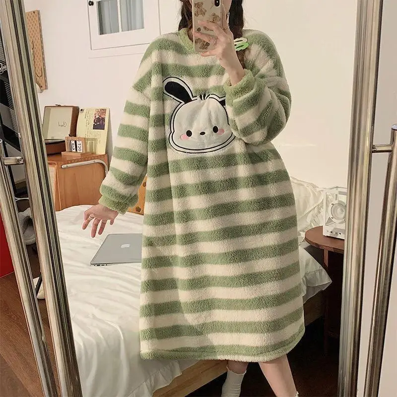 

Новая женская домашняя одежда Sanrio Pochacco: пижама из кораллового флиса, осенне-зимняя, пушистая, теплая, фланелевая, можно носить на выход.