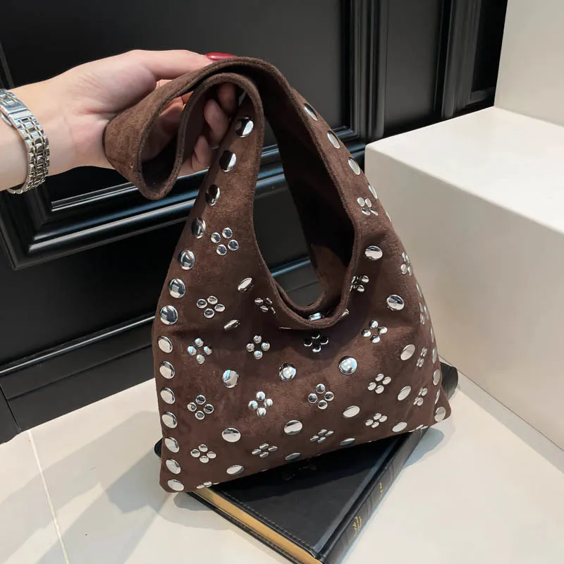 

2025 Cross Border Studded Bucket Bag for Commute Versatile Niche Commuter Tote Bag, Studded Fall New