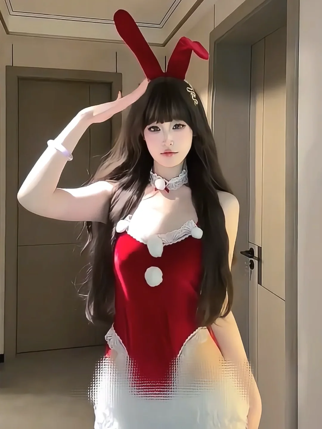 ชุดวันพีซสีแดงเซ็กซี่ ชุดบิกินี่แบบมีสายรัด ชุดปีใหม่สำหรับสาวๆ ชุดแฟชั่นเอวต่ำ ทรงสวยทันสมัย