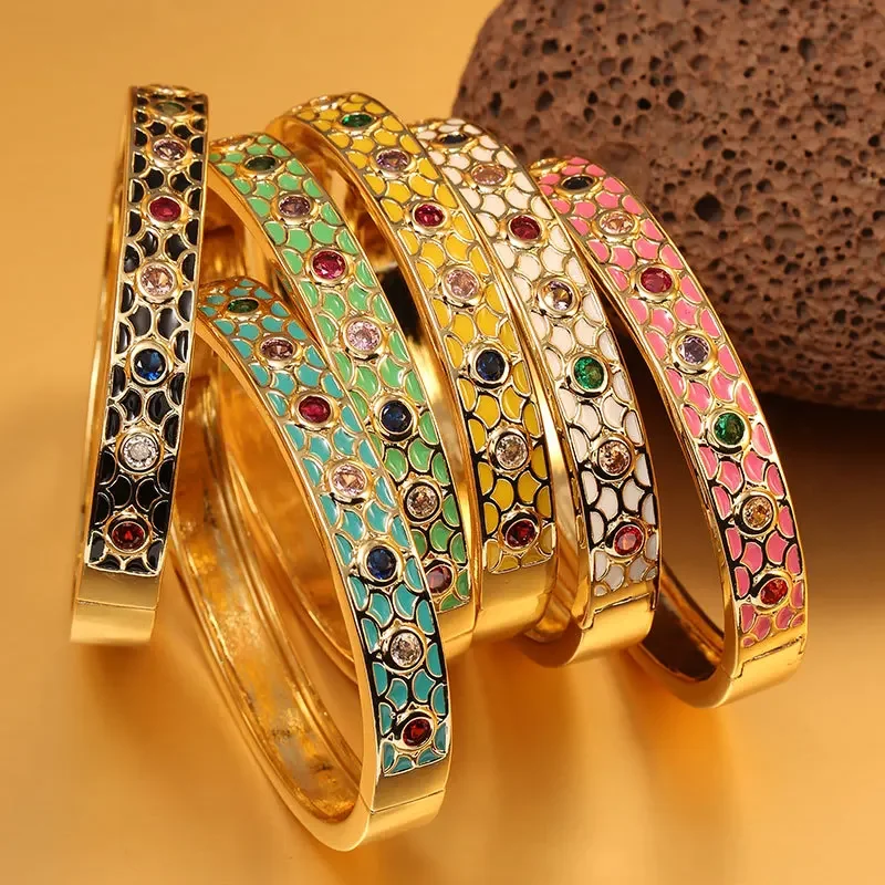 

New Retro Personality Style Womens Bracelet Golden Copper Inlaid Color Zircon Bangles Mens Fashion Versatile Jewelry Accessories