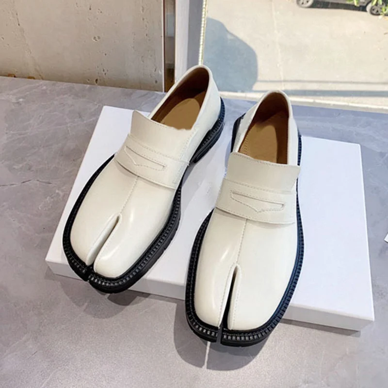 New Split Toe Flats Women Slip-On Casual Shoes Women Fashion Mary Janes Tabi Shoes Pig Hoof Shoes Woman Loafers chaussure femme