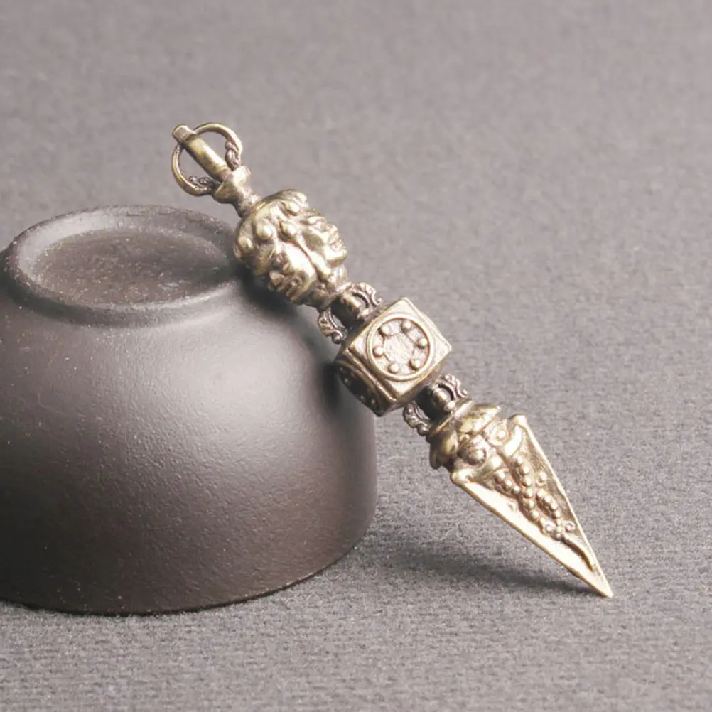 

Brass Keychain Pendant Vintage Craft Small Hanging nament Retro Style Decorative Accessories for Bag Keychains