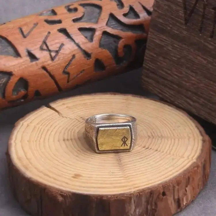 

925 sterling silver Thor’s Hammer Mjölnir and vegvisir ring as gift with vintage wood viking box