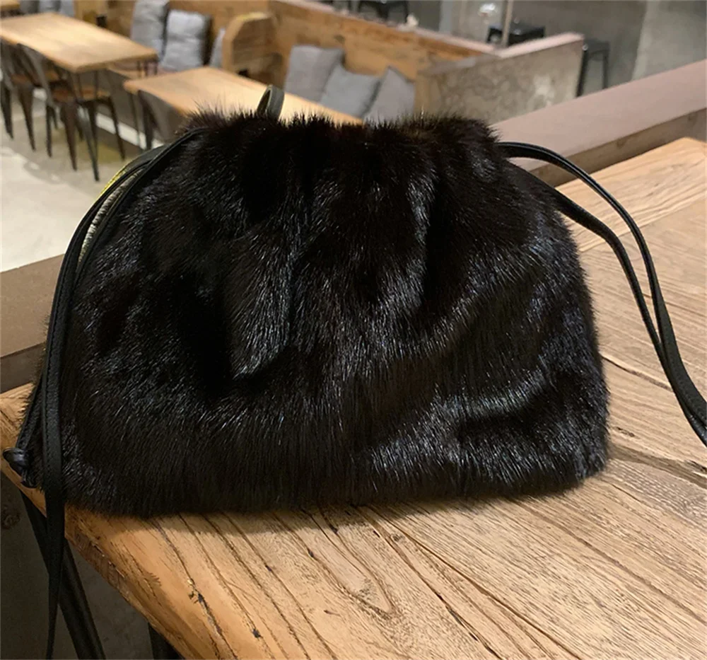 Fashion female Single-shoulder Bag Ladies Natumn Mink Drawstring Wrist Bags High-End Real Fluffy Fur Bags Women Black Mink Bag