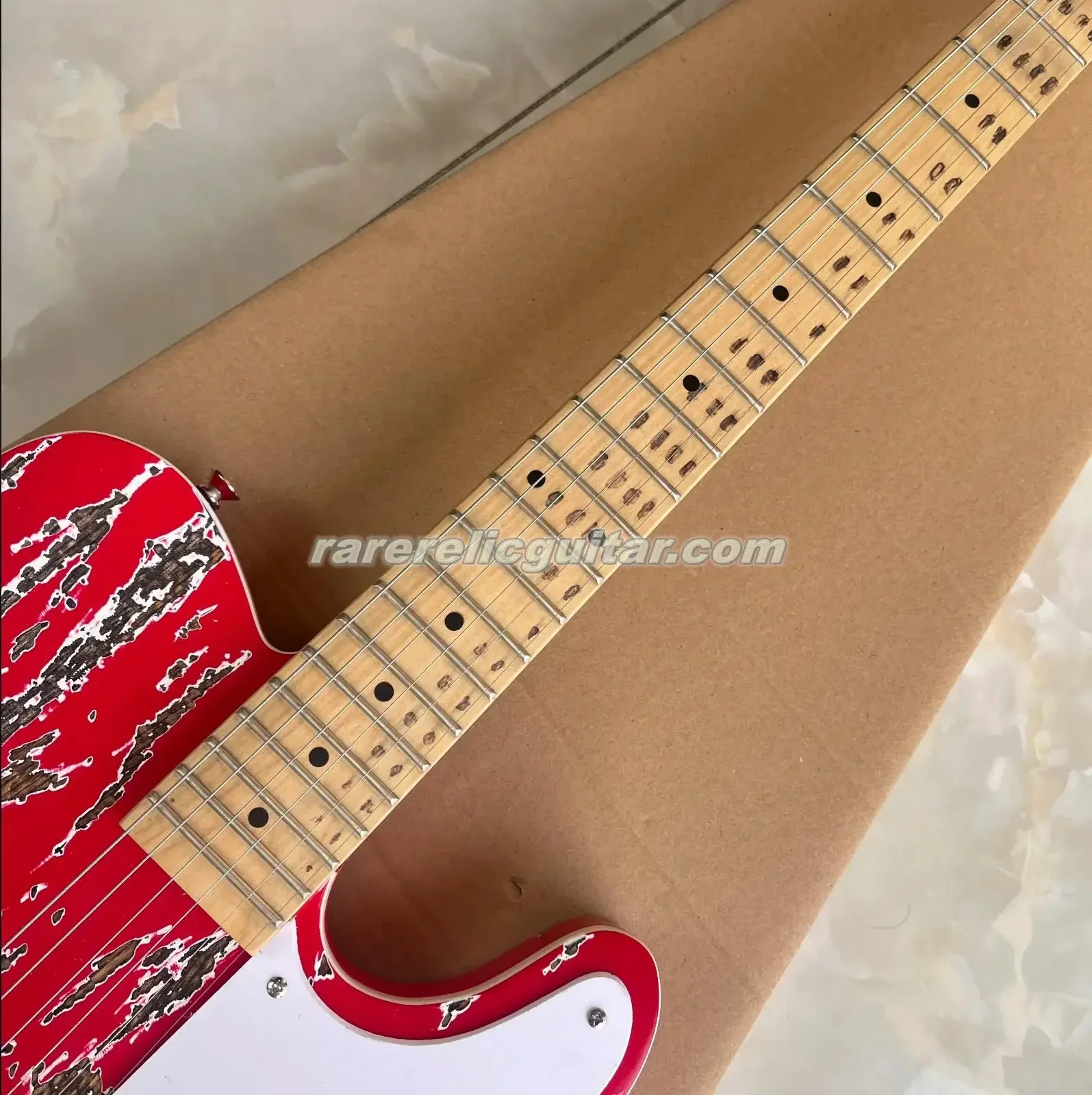 ในสต็อก BillyGibbons John Bolin Peeler สีแดง Relic กีตาร์ไฟฟ้า Elm Body Maple Fingerboard ฮาร์ดแวร์ Chrome สีขาว Pickguard