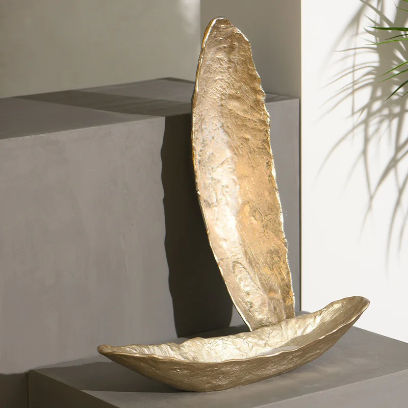 Simple and modern European light luxury hammer pattern color long tray ornament living room entrance model room soft fruit plate