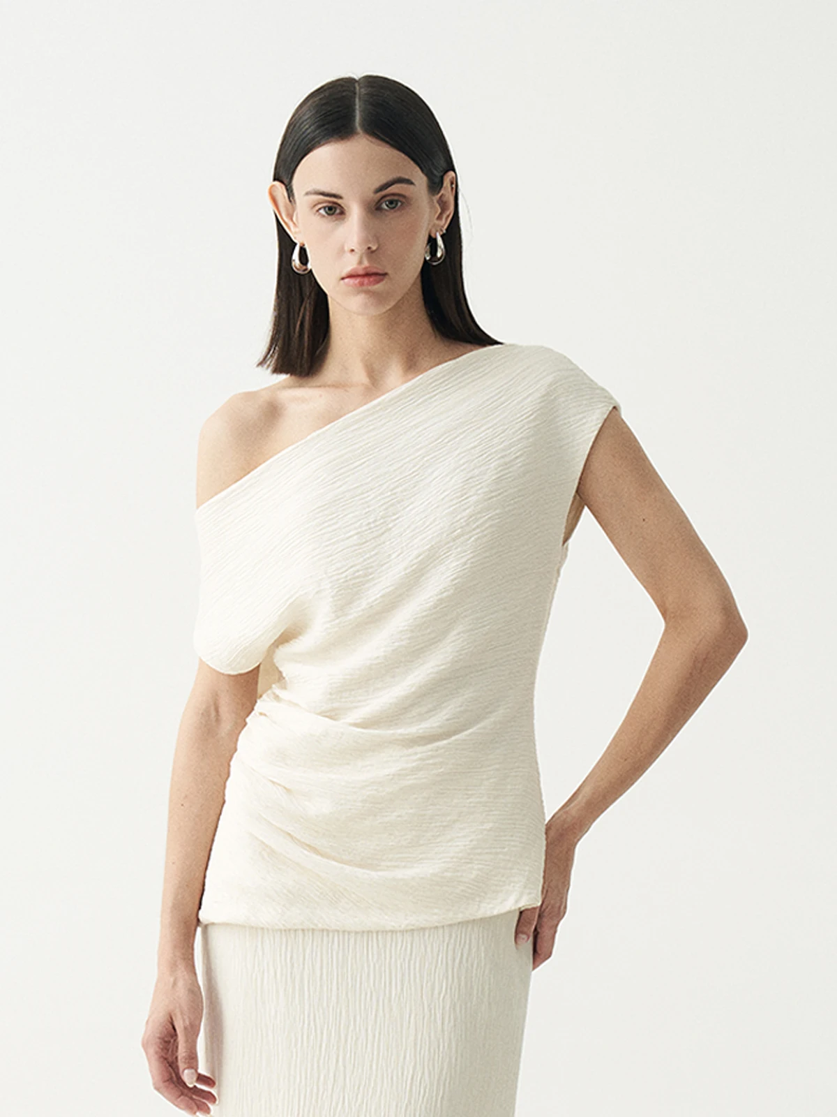 

Shallow Streams Summer Lazy Style Pleated Asymmetrical Design One Shoulder Top Women's Loose Fit Sleeveless T-Shirt