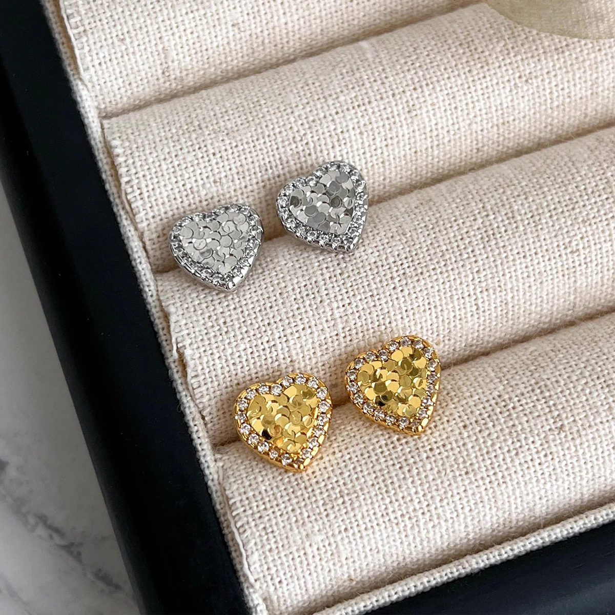 

2025 New Style Heart-Shaped Ice-Shaped Micro-Inlaid Sparkling Silver Heart Earrings for Women - Luxurious and Elegant Design