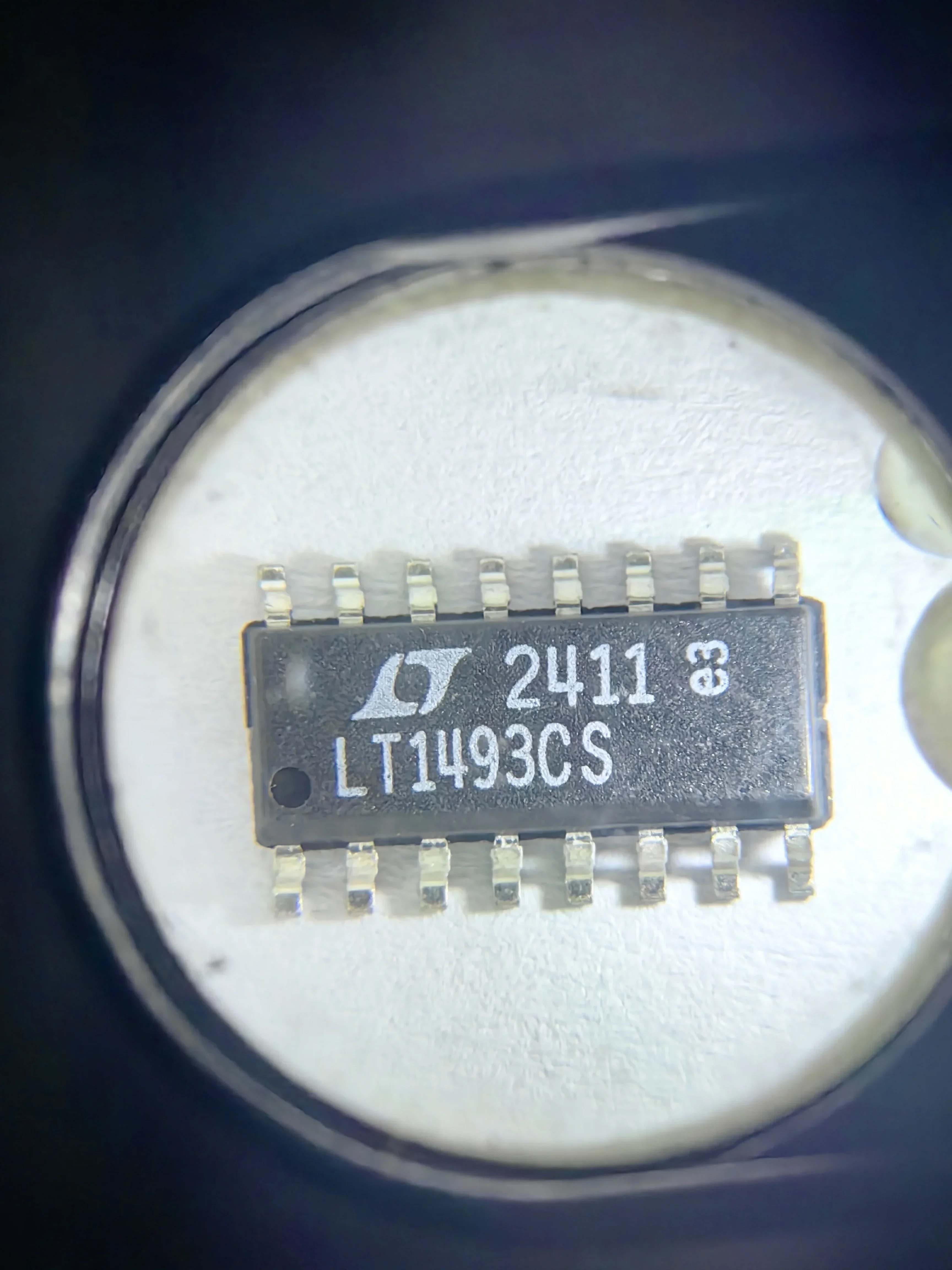 LT1493CS LT1493 - 5MHz, 3V/us, Low Power Single Supply, Dual and Quad Precision Op Amps