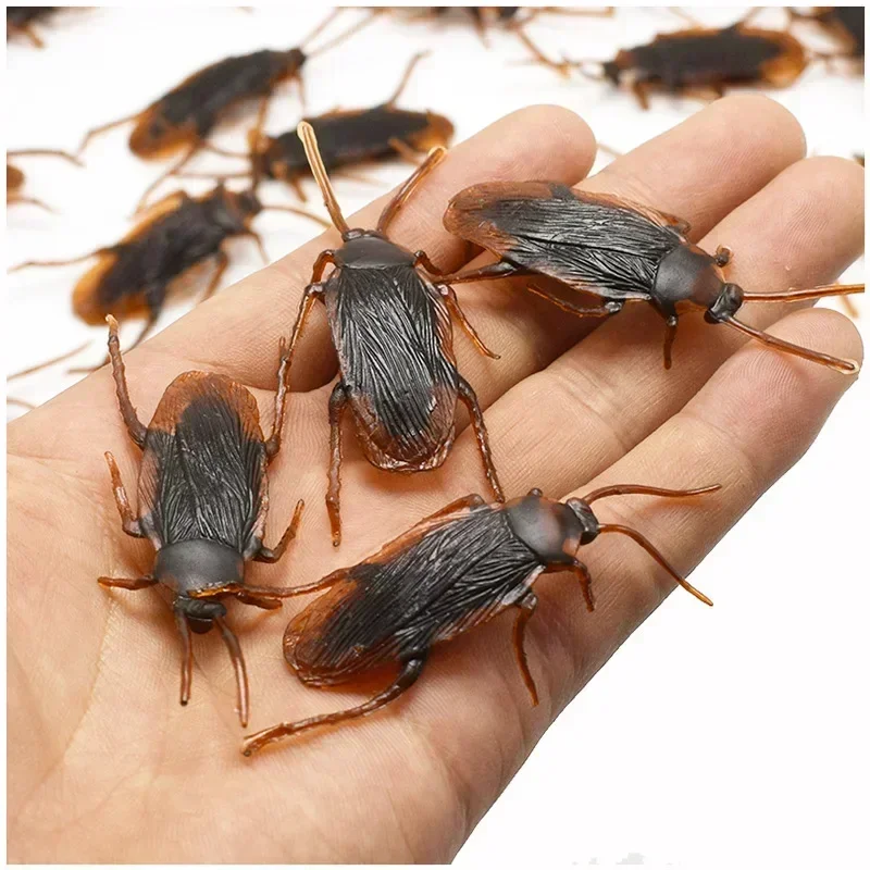 Fake Roaches Scary Insects Plastic Bugs Pretty Realistic Fake Cockroach for Halloween Party Tricking People Kids Playing Gifts