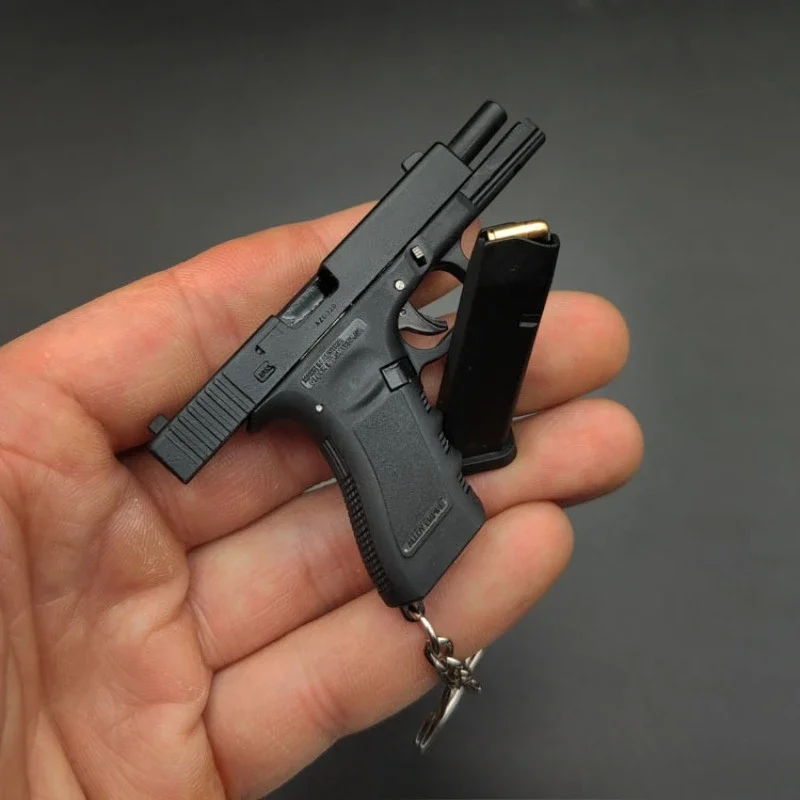 1:3 High Quality Glock G17 Pistol Shell Keychain Model Ornaments PUBG Simulation Toy High Quality Metal M1911 Children's Toys